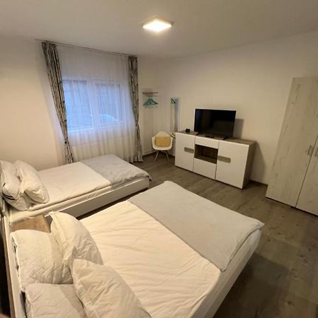 1-Beadroom Apartment With Free Parking Турда Экстерьер фото