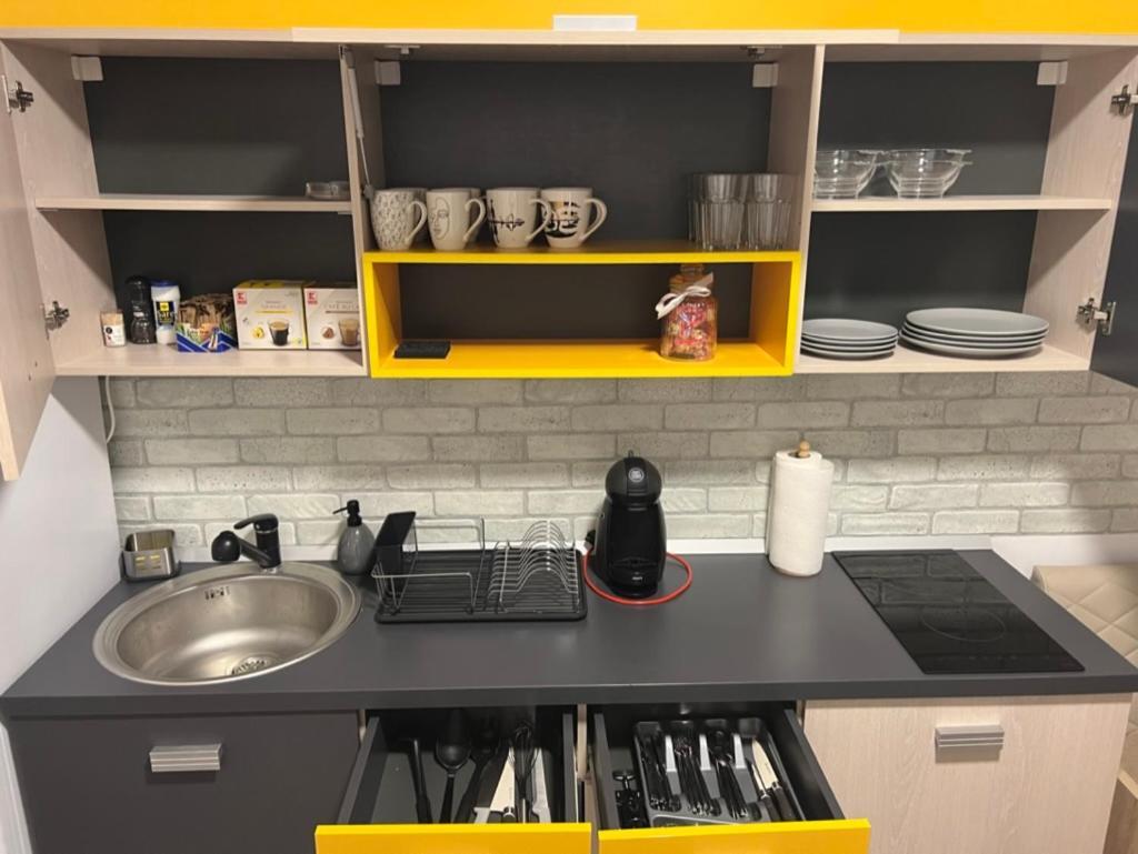 1-Beadroom Apartment With Free Parking Турда Экстерьер фото