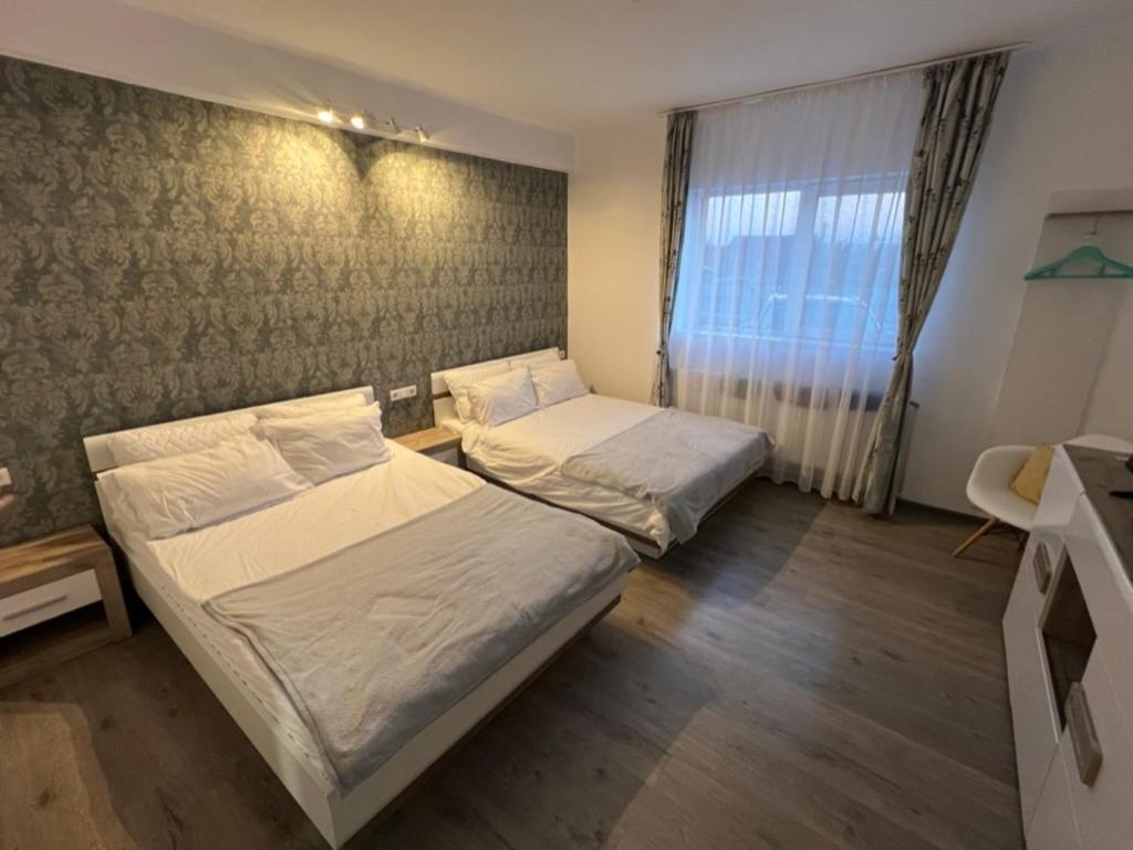 1-Beadroom Apartment With Free Parking Турда Экстерьер фото