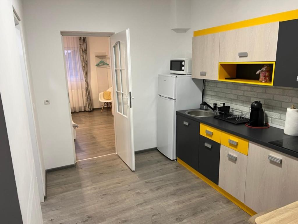 1-Beadroom Apartment With Free Parking Турда Экстерьер фото